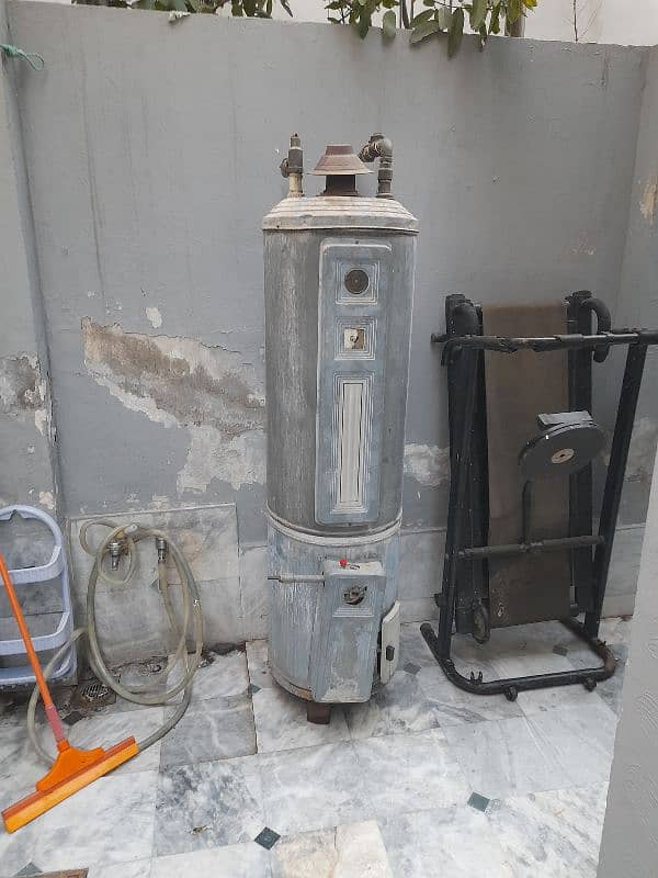 35 Gallon Gas Geyser Working Condition 0