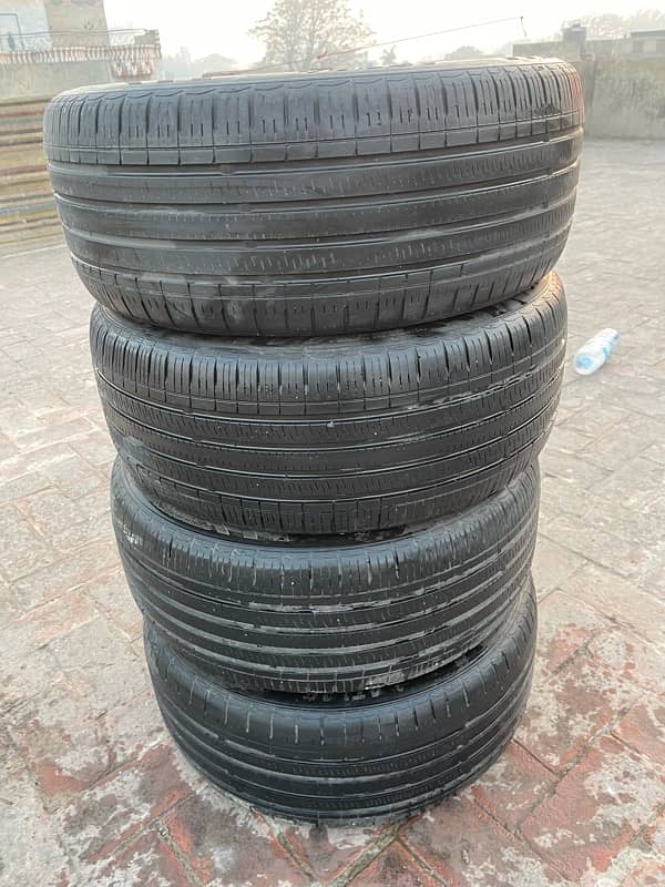 17 inch Slightly used 2022 tyres 215/50/17 7