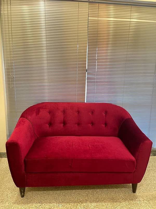 Luxurious Burgundy Two-Seater Sofa – Perfect for a Stylish Space! 0