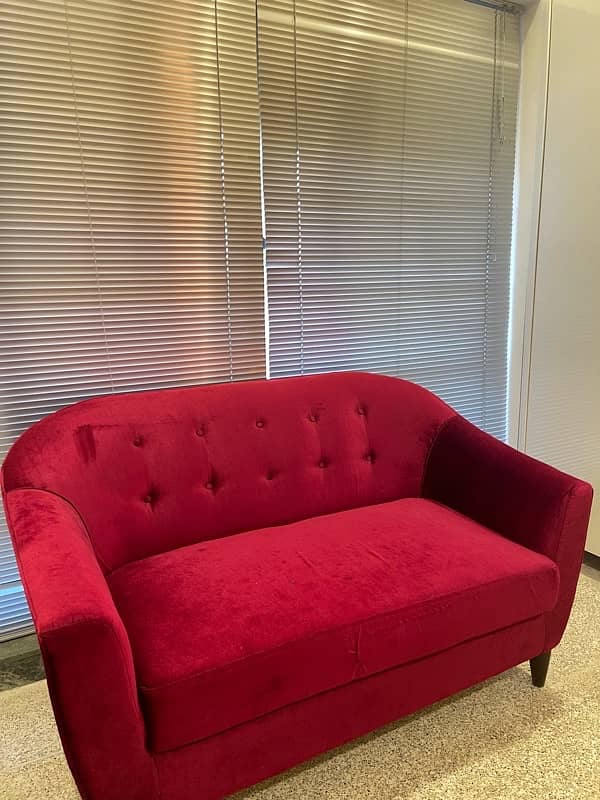 Luxurious Burgundy Two-Seater Sofa – Perfect for a Stylish Space! 2