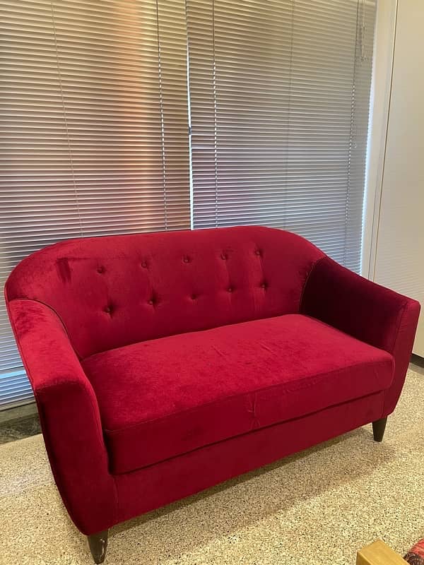 Luxurious Burgundy Two-Seater Sofa – Perfect for a Stylish Space! 4