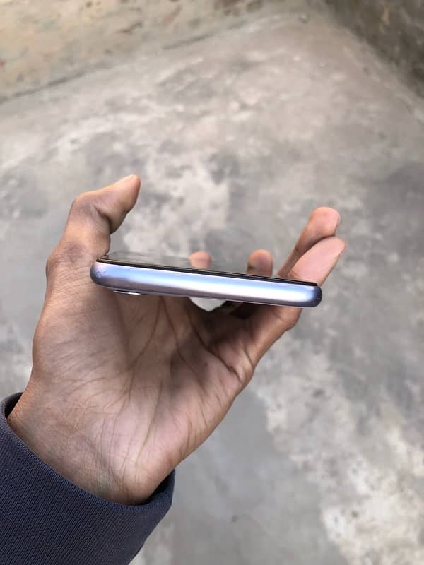 iPhone 11 64gb NON PTA JV. 3