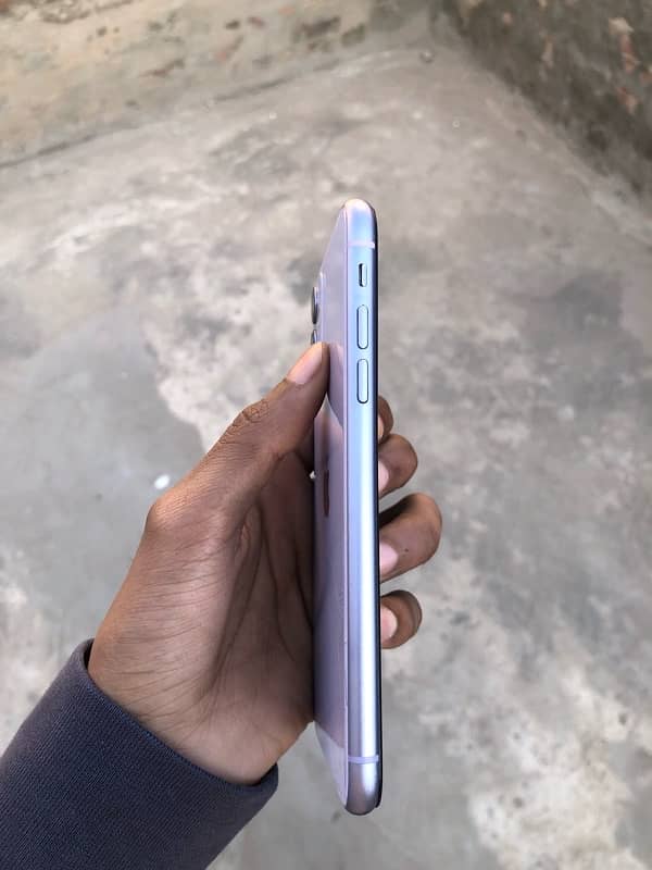 iPhone 11 64gb NON PTA JV. 4