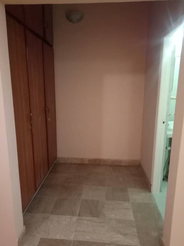 1 Kanal Upper Portion For Rent in DHA Phase 4, Block BB, Lahore Cantt. 1