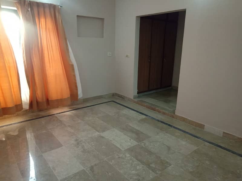 1 Kanal Upper Portion For Rent in DHA Phase 4, Block BB, Lahore Cantt. 6