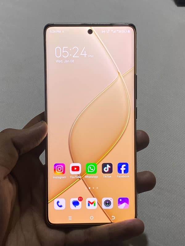 Tecno Spark 20 pro+ 8+8 256 GB 1