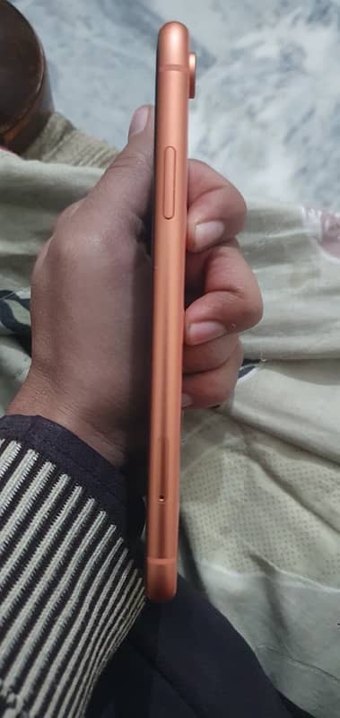 iphone xr 10/10 condition 6