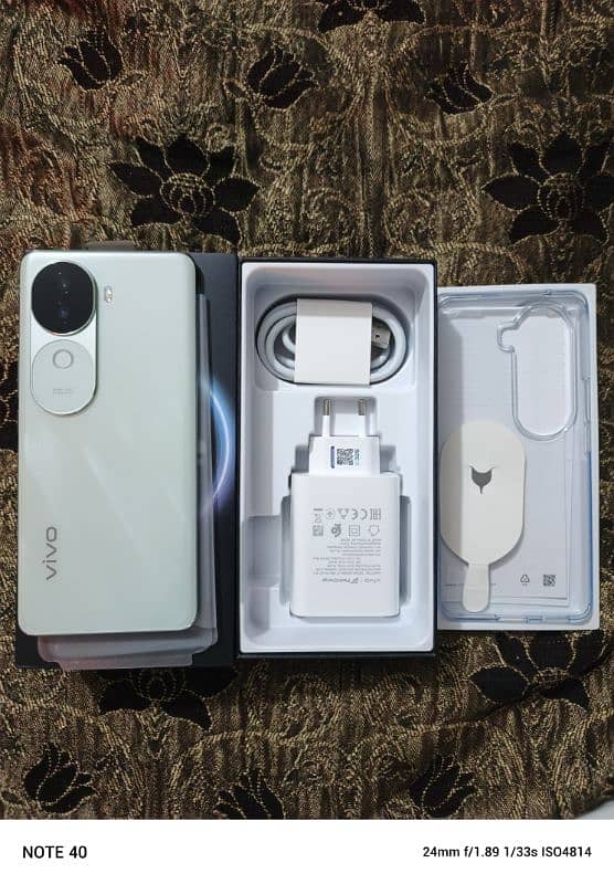 Vivo V40e 8GB 256GB ONLY BOX OPEN 2