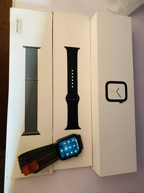 Apple watch series 4 (44MM) 0