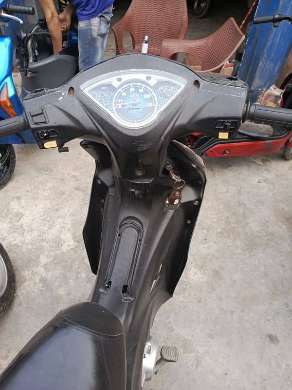 power scooty 70cc 3