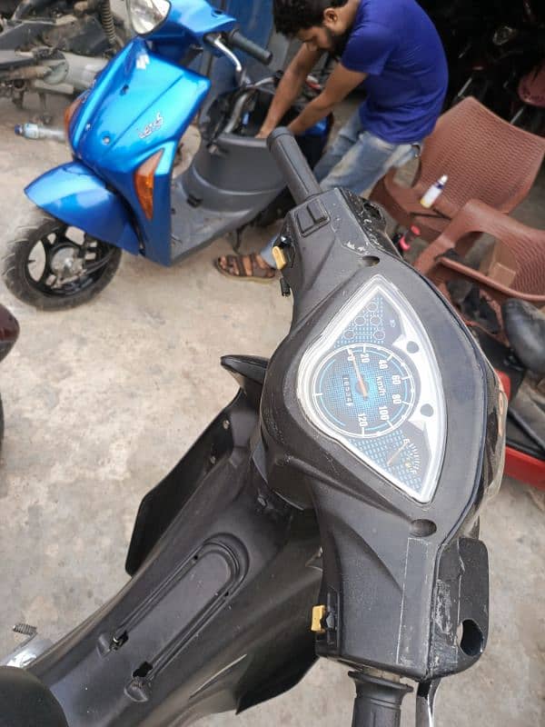 power scooty 70cc 4