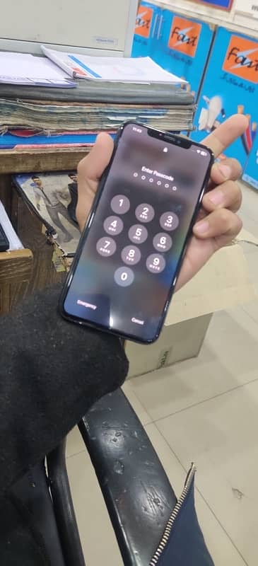 iPhone xs max 4