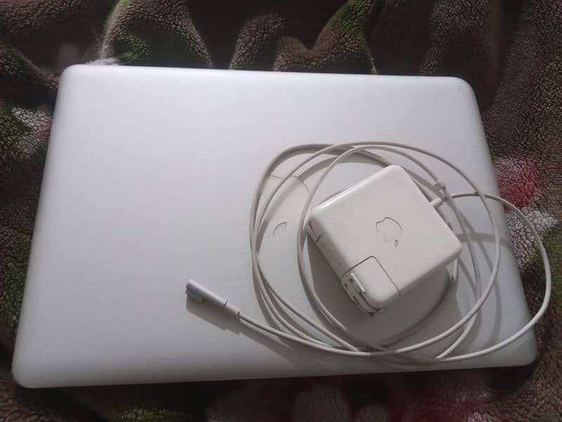 Apple laptop MacBook Pro (13-inch, Mid 2012) 9