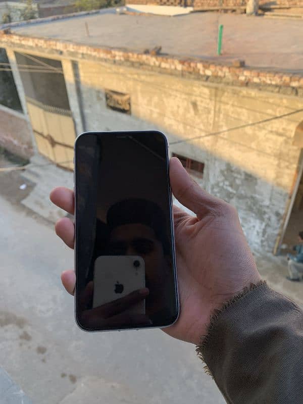 IPHONE 11 5