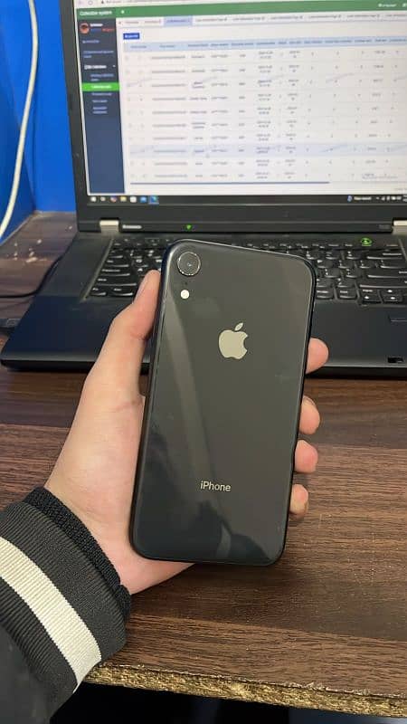 iPhone xr 64 GB 03230916581 my what'sap 0