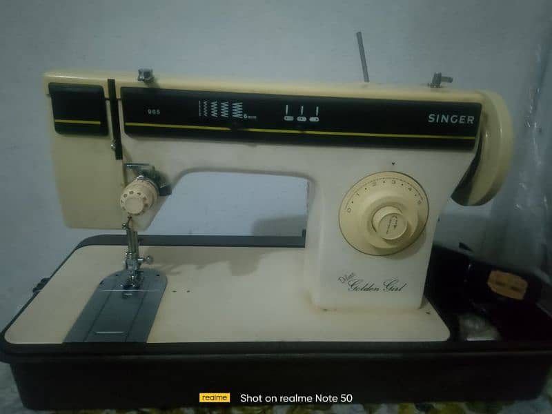 Singer Sewing Machine – Deluxe Golden Curl Model (Perfect Condition) 0