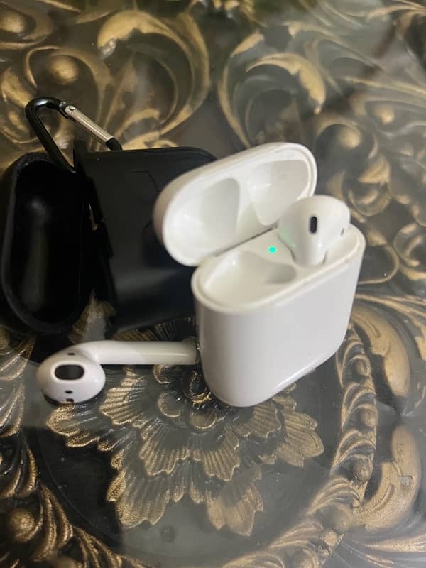 Original Apple Airpods 1