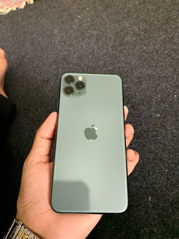 Iphone 11pro max in new condition 2