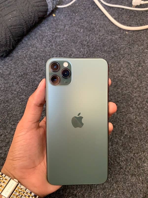 Iphone 11pro max in new condition 4