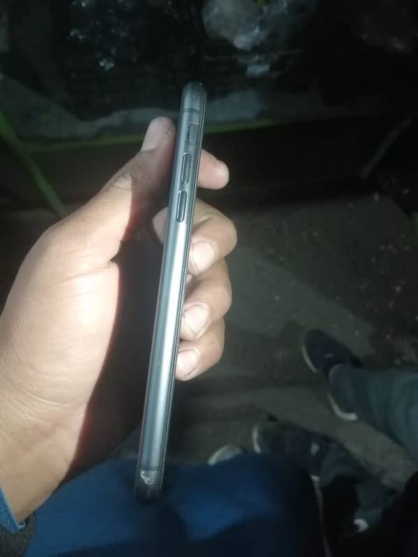 iphone 11 64gb condition 10/9 4