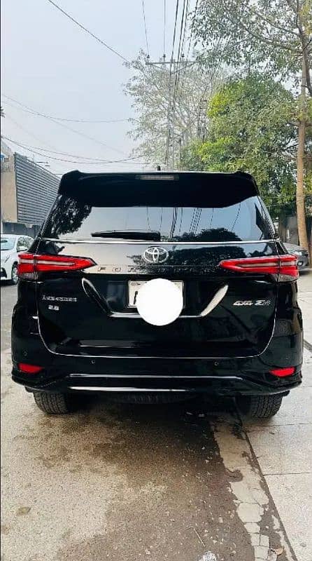 Toyota Fortuner Legender 2022 0