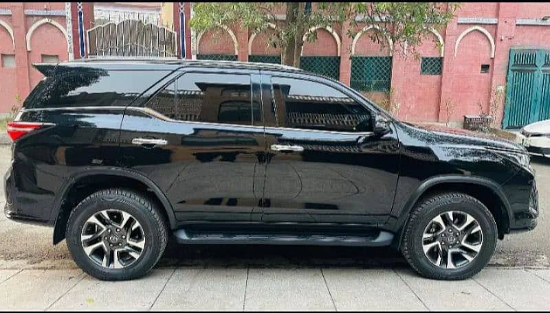 Toyota Fortuner Legender 2022 3