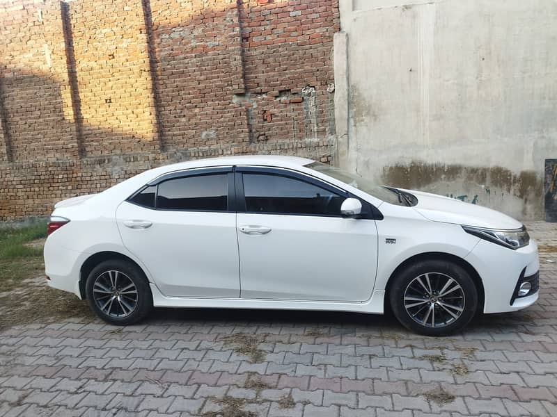 Toyota Corolla Altis 2018 4