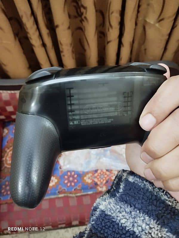 Nintendo Switch Pro Controller 3