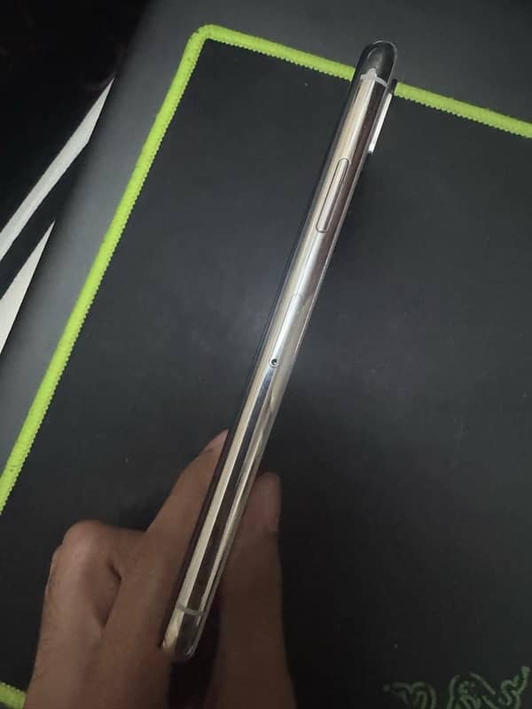 iPhone X used for parts 4