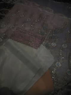 three piece suit shamiz bhi sath h taraouser stitch h