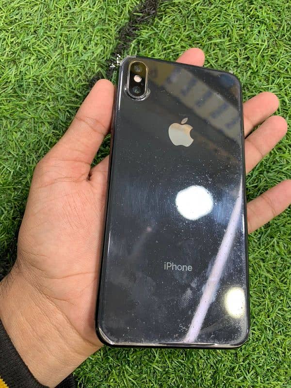 iphone Xs max 64gb condishion need 83 baetry health black colour 1