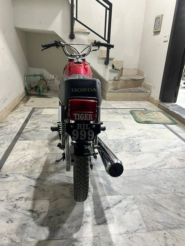 MashAllah omiter condition bike ha kohi kam nhi ha total geniun ha 7