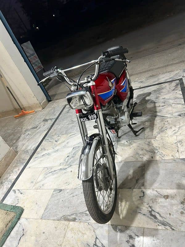 MashAllah omiter condition bike ha kohi kam nhi ha total geniun ha 13