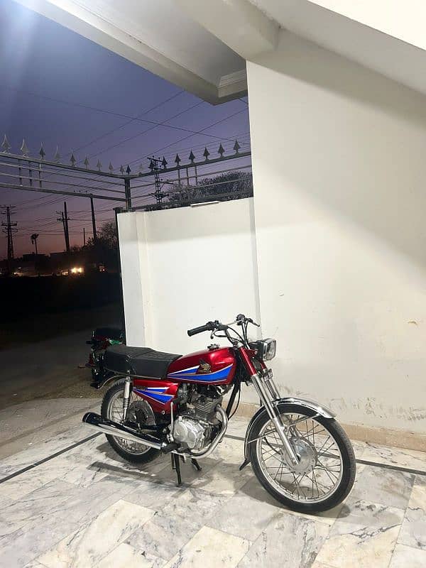 MashAllah omiter condition bike ha kohi kam nhi ha total geniun ha 15