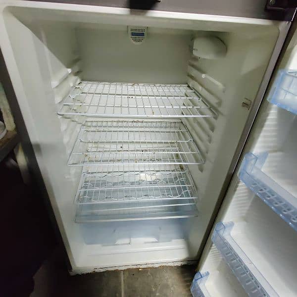 Haier full size refrigerator 2