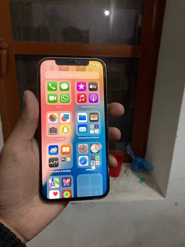 iPhone 12 Pro jv 128 gb 10/10 almost 4