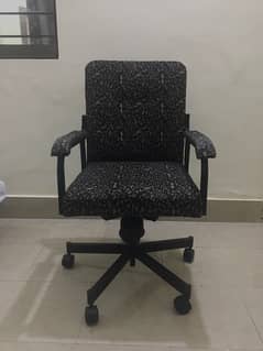 Simple rolling office chair