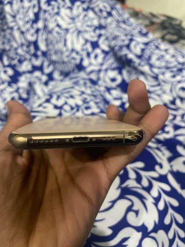 iphone xs 256 non pta lakin sim chalti ha 2