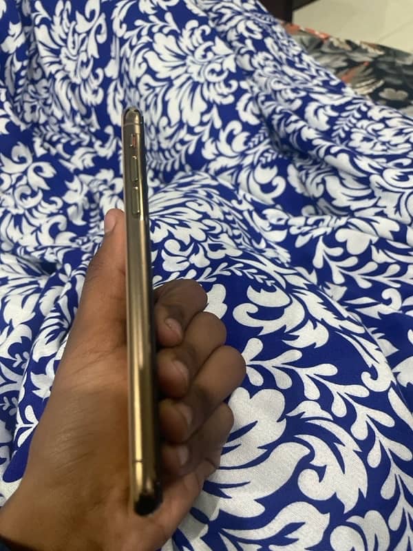 iphone xs 256 non pta lakin sim chalti ha 5