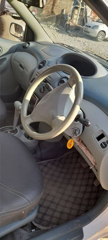 Toyota Vitz 2000 1