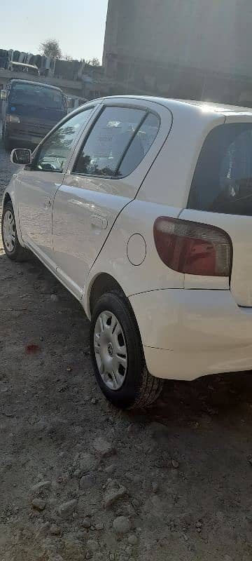 Toyota Vitz 2000 4