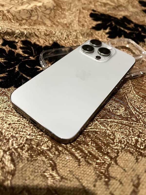 iPhone 15 pro Natural titanium 2