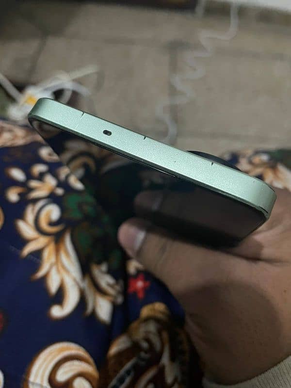 realme C67 box nai hai phone ka just only original charger 4