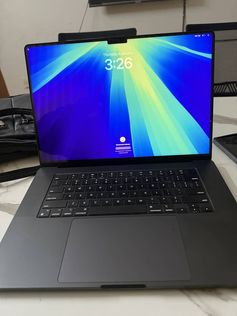 Macbook M4 Pro 48Gb Ram and 512 Gb hard. 1