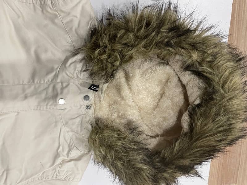 H&M BRANDS CREAM COAT WITH FUR HOOD 2