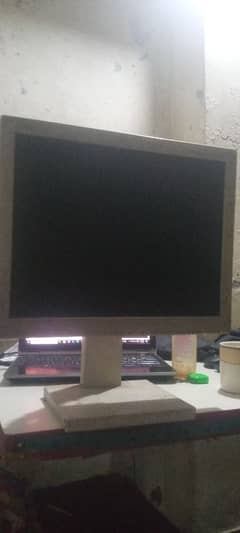 computer monitor on hokar off ho jata hai