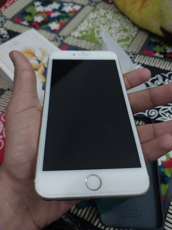 I phone 6s plus in excellent condition 4