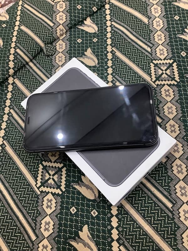 Apple iphone 11 with box 11