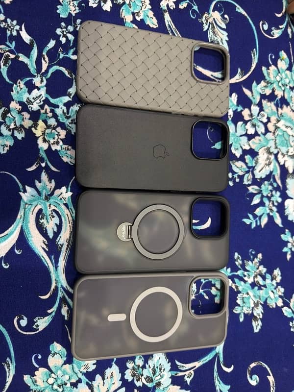 iphone 15 pro max covers in bundle in good condition 2