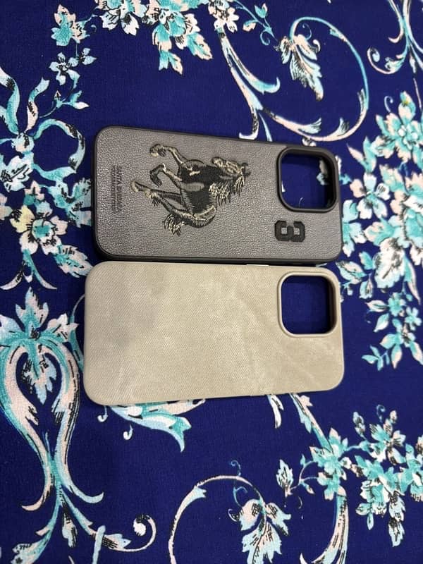 iphone 15 pro max covers in bundle in good condition 3